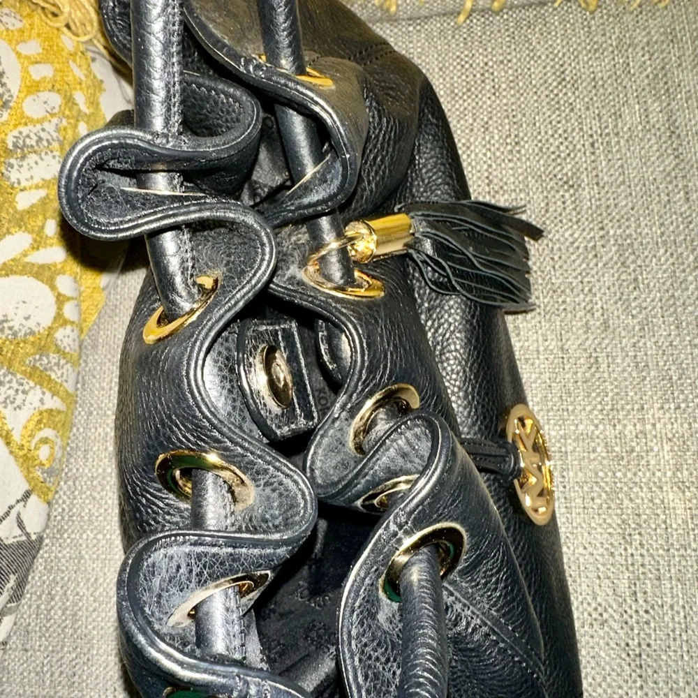 Michael Kors Camden Pebbled Leather Bucket Bag Black with MK Medallion Tassel - Picture 8 of 16